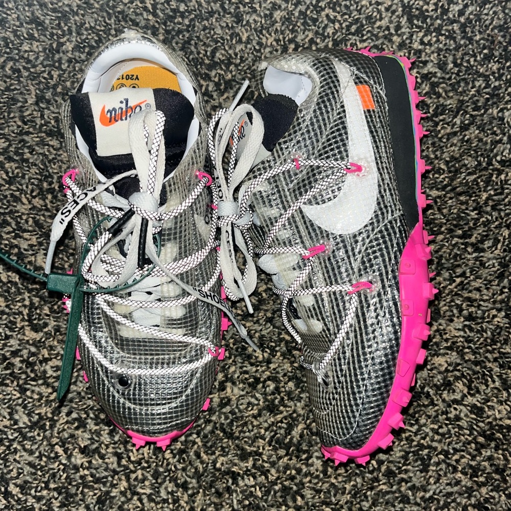 Authentic Off white Nike tennis shoes - Picture 4 of 5